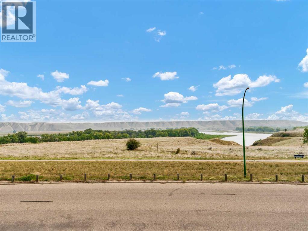 Photo 35 of 30 Preston Avenue Ne, Medicine Hat AB