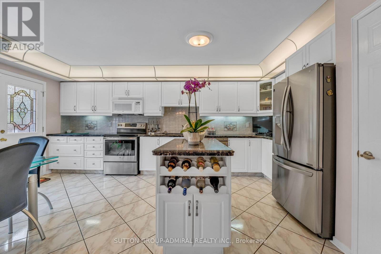 Photo 10 of 44 Brownridge Drive, Vaughan ON