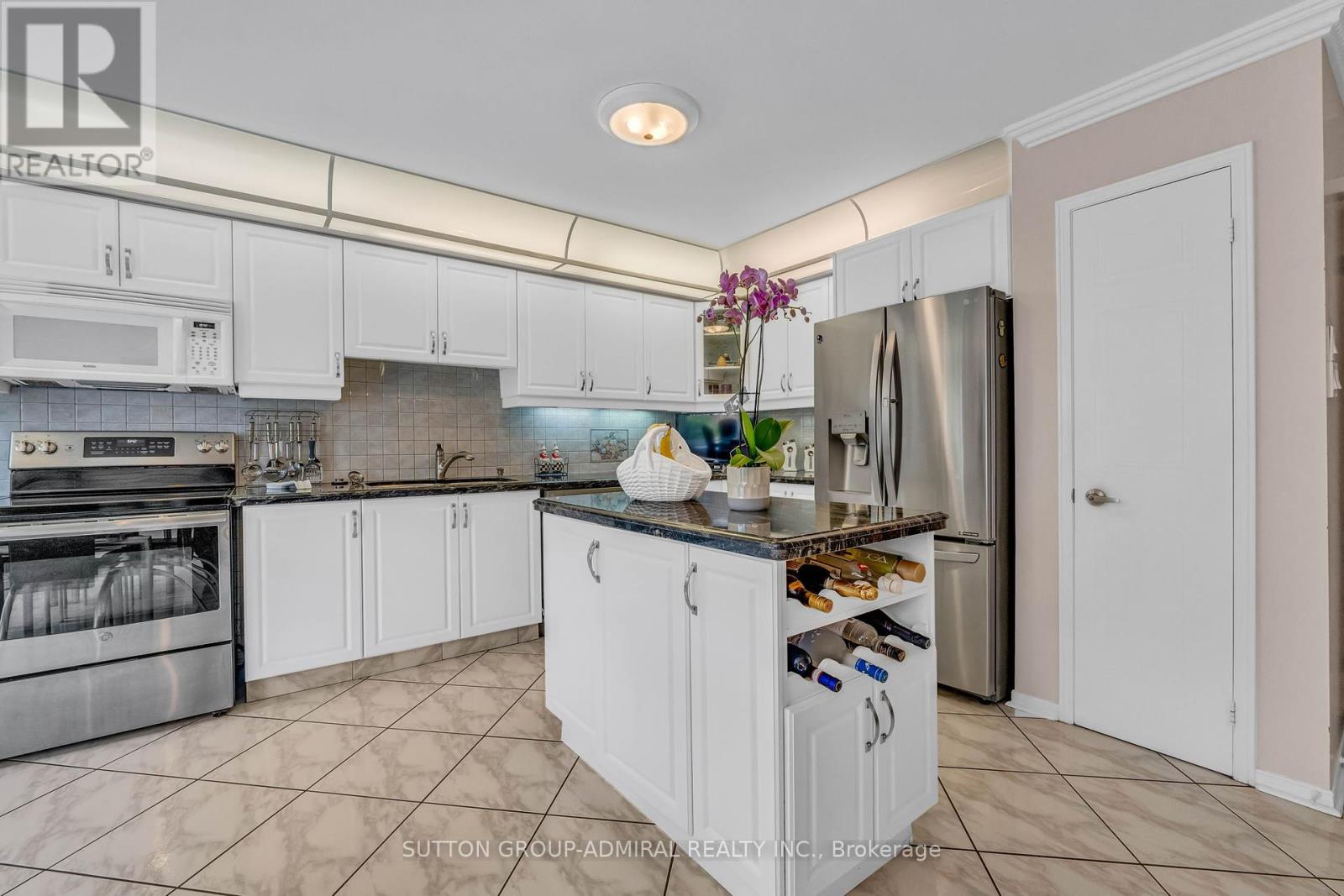 Photo 11 of 44 Brownridge Drive, Vaughan ON