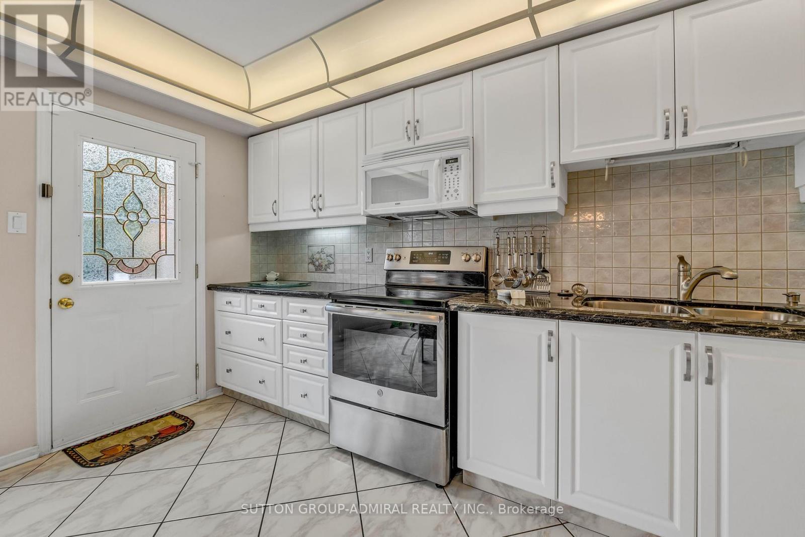 Photo 13 of 44 Brownridge Drive, Vaughan ON