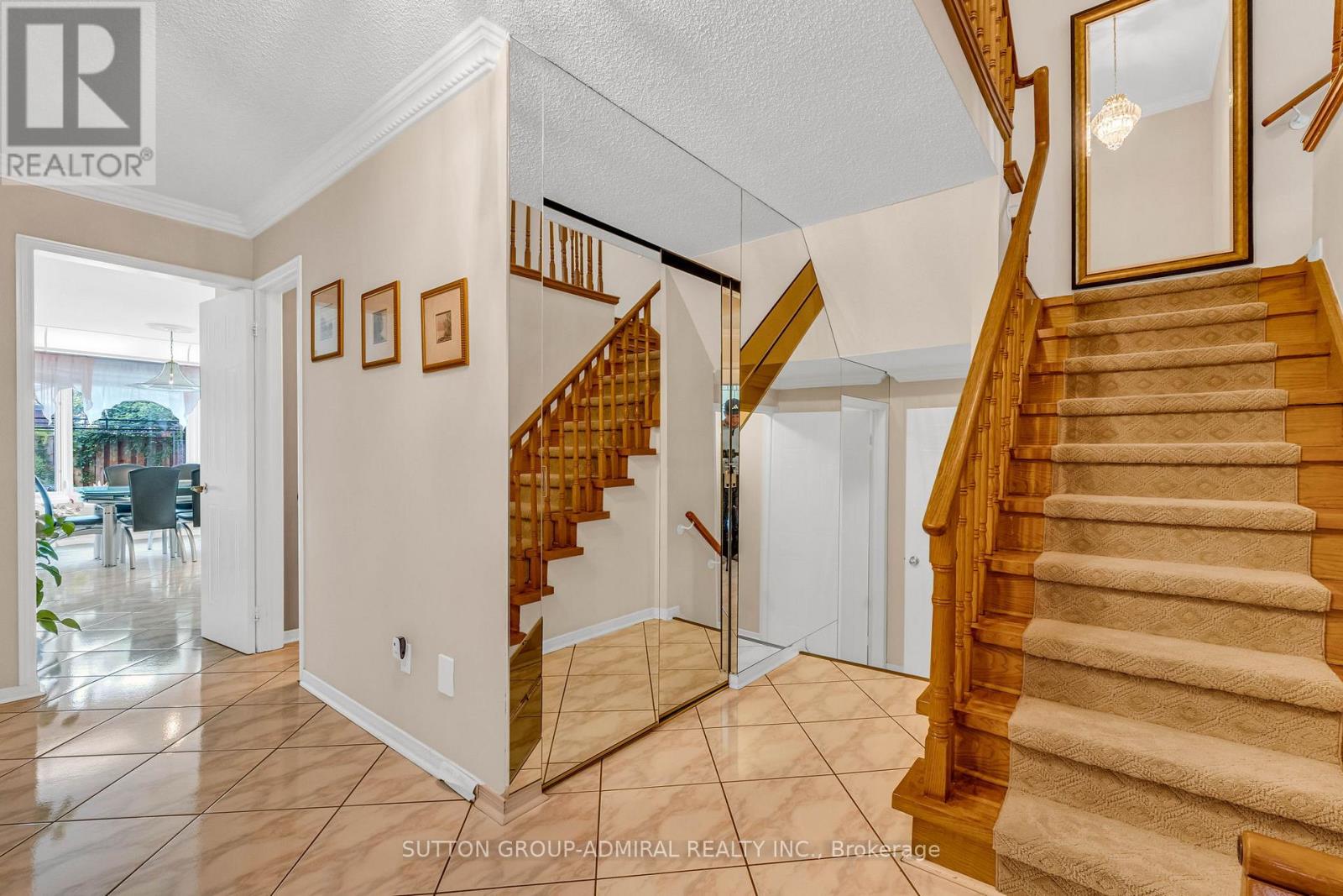 Photo 2 of 44 Brownridge Drive, Vaughan ON