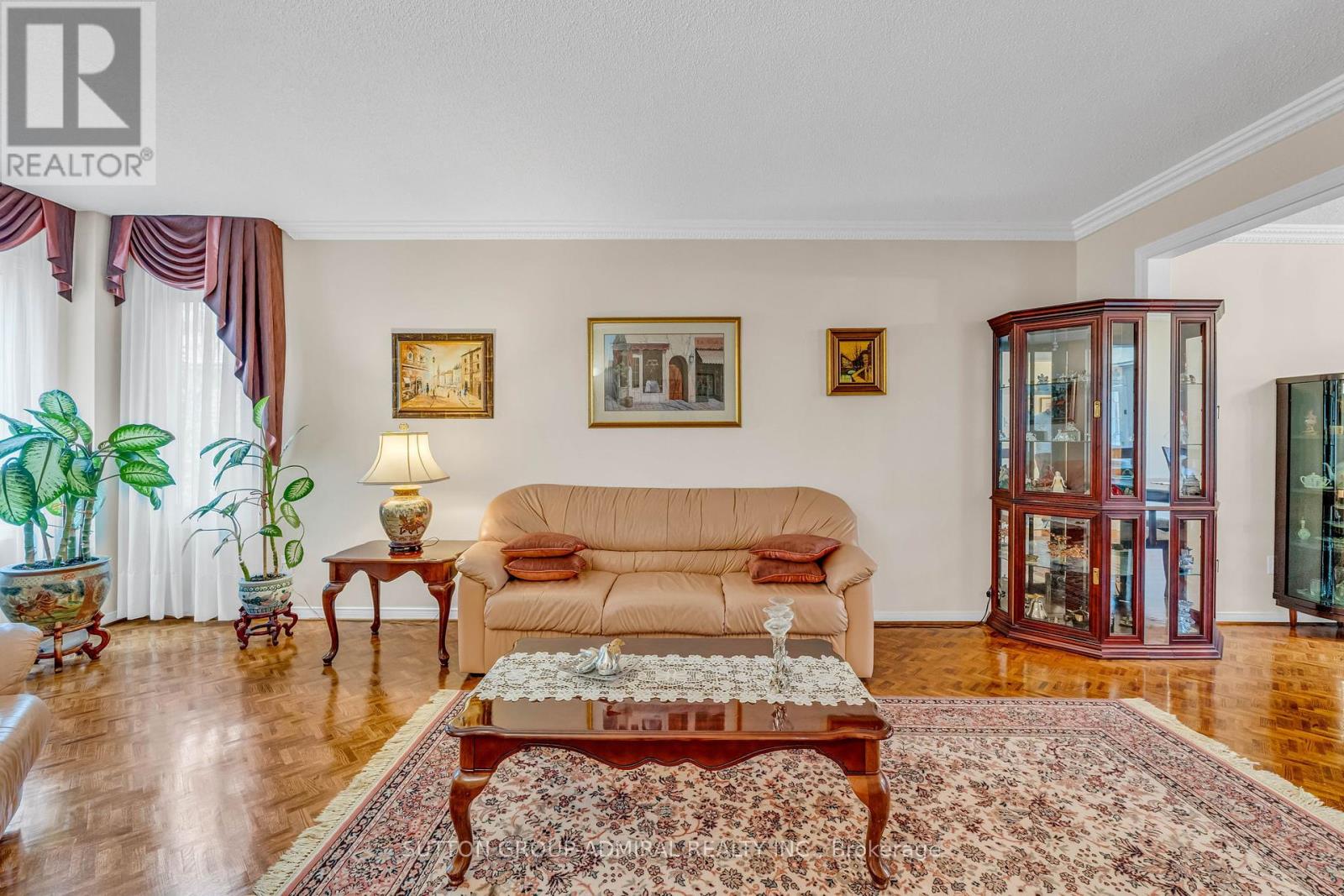 Photo 3 of 44 Brownridge Drive, Vaughan ON