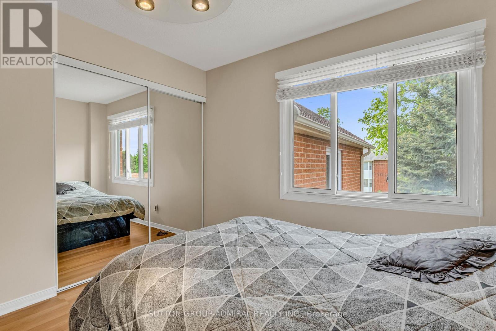 Photo 31 of 44 Brownridge Drive, Vaughan ON