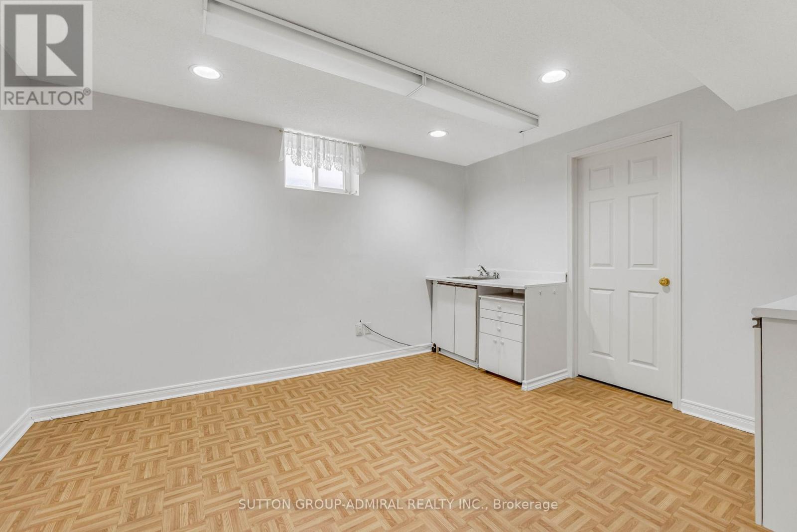 Photo 38 of 44 Brownridge Drive, Vaughan ON