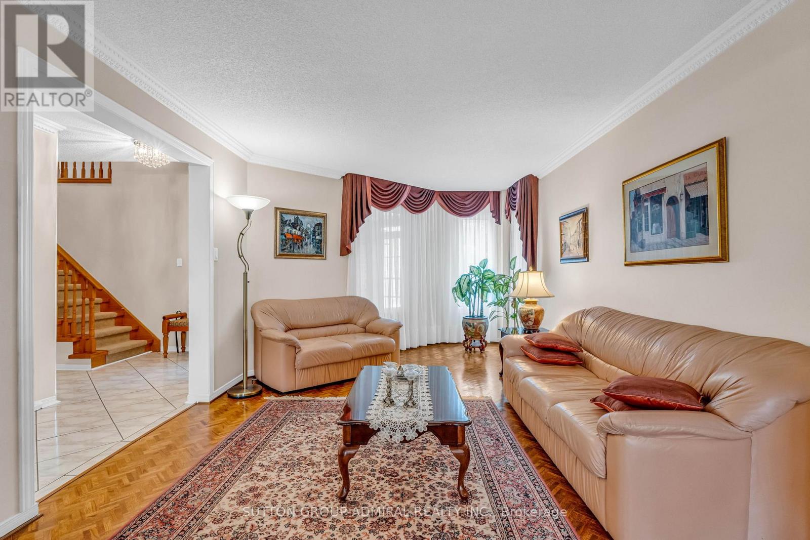 Photo 5 of 44 Brownridge Drive, Vaughan ON