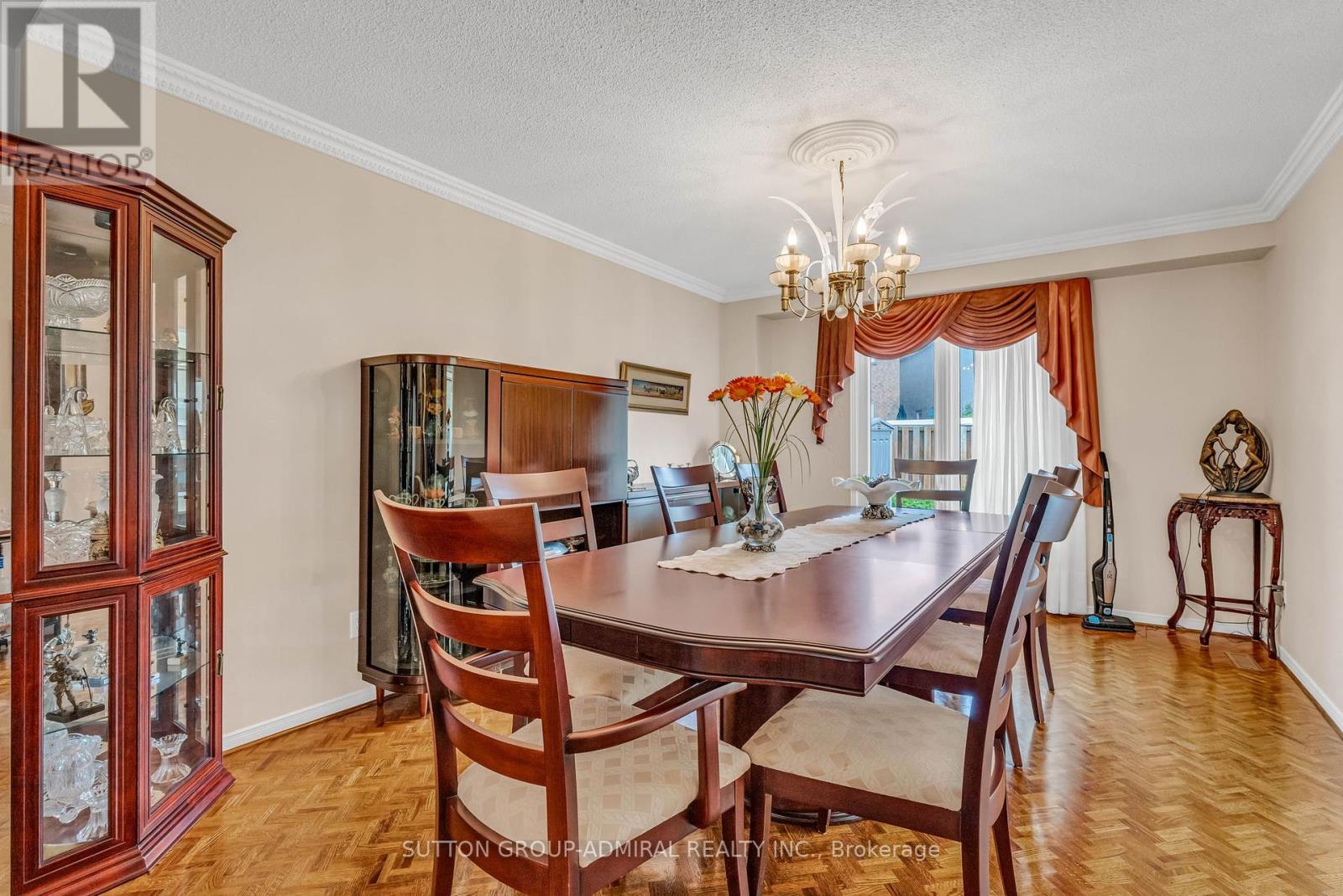 Photo 7 of 44 Brownridge Drive, Vaughan ON