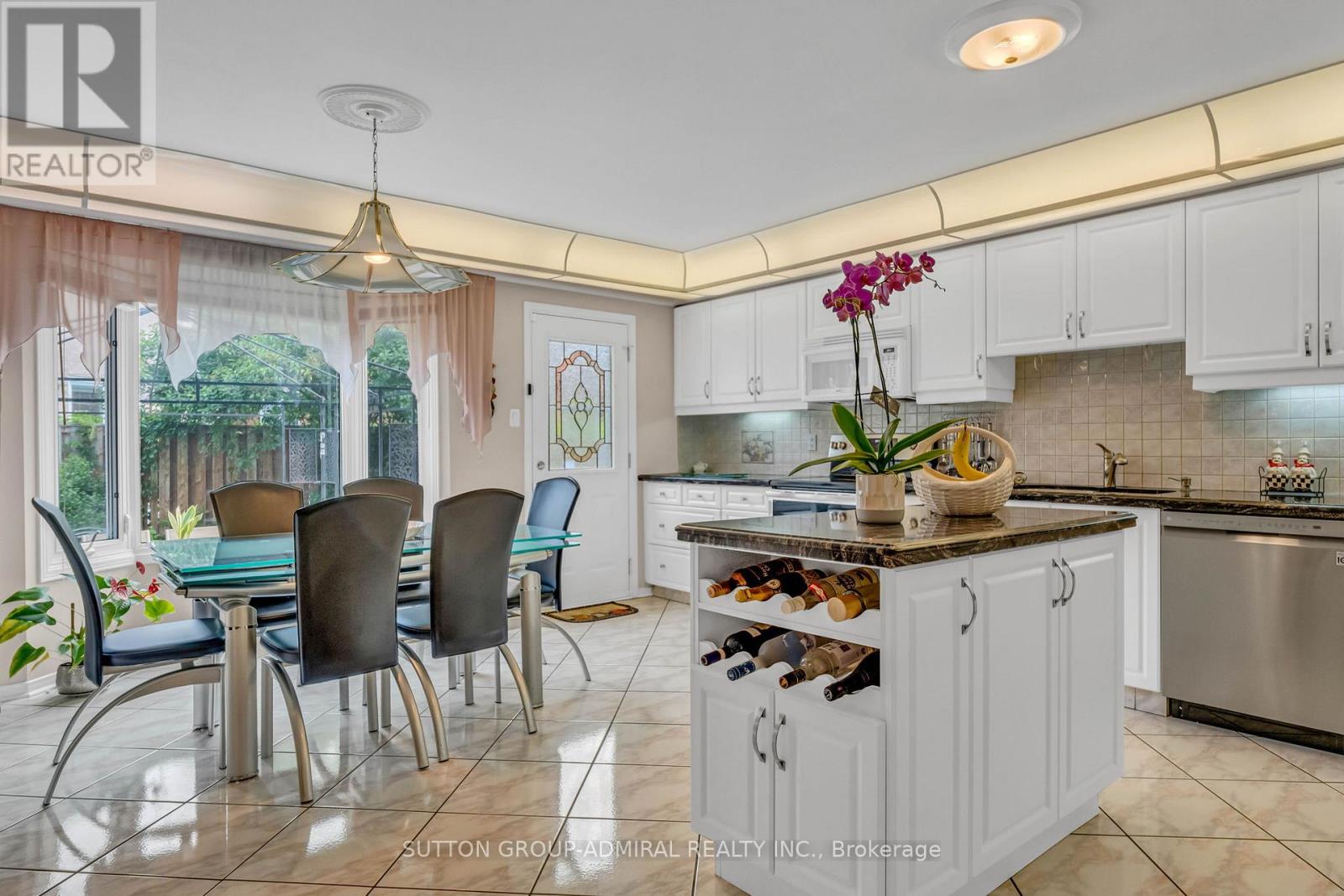 Photo 9 of 44 Brownridge Drive, Vaughan ON