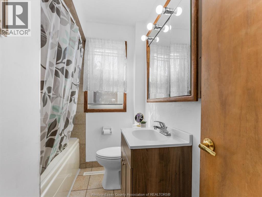 Photo 20 of 854 Belleperche Place, Windsor ON