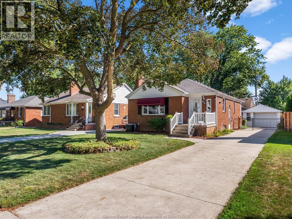 Photo 32 of 854 Belleperche Place, Windsor ON