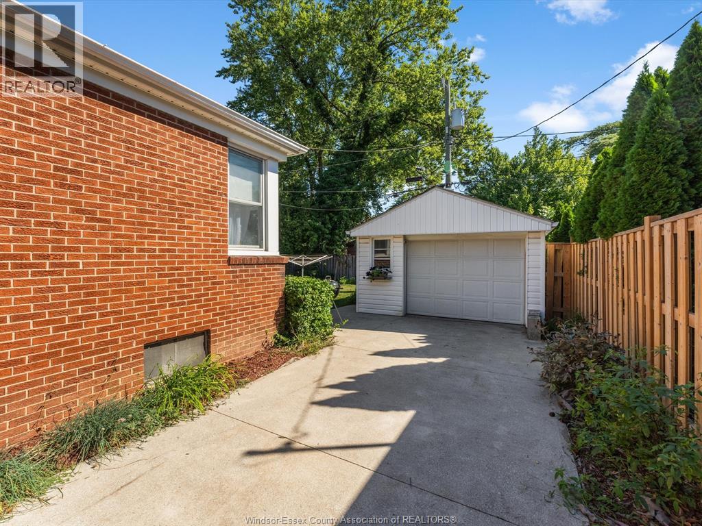 Photo 33 of 854 Belleperche Place, Windsor ON