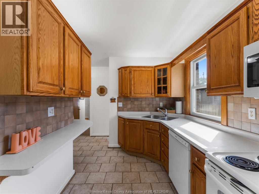 Photo 4 of 854 Belleperche Place, Windsor ON