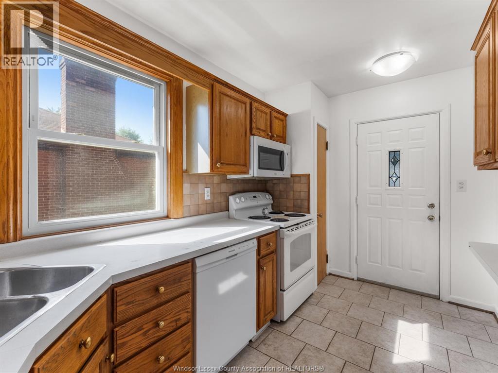 Photo 5 of 854 Belleperche Place, Windsor ON