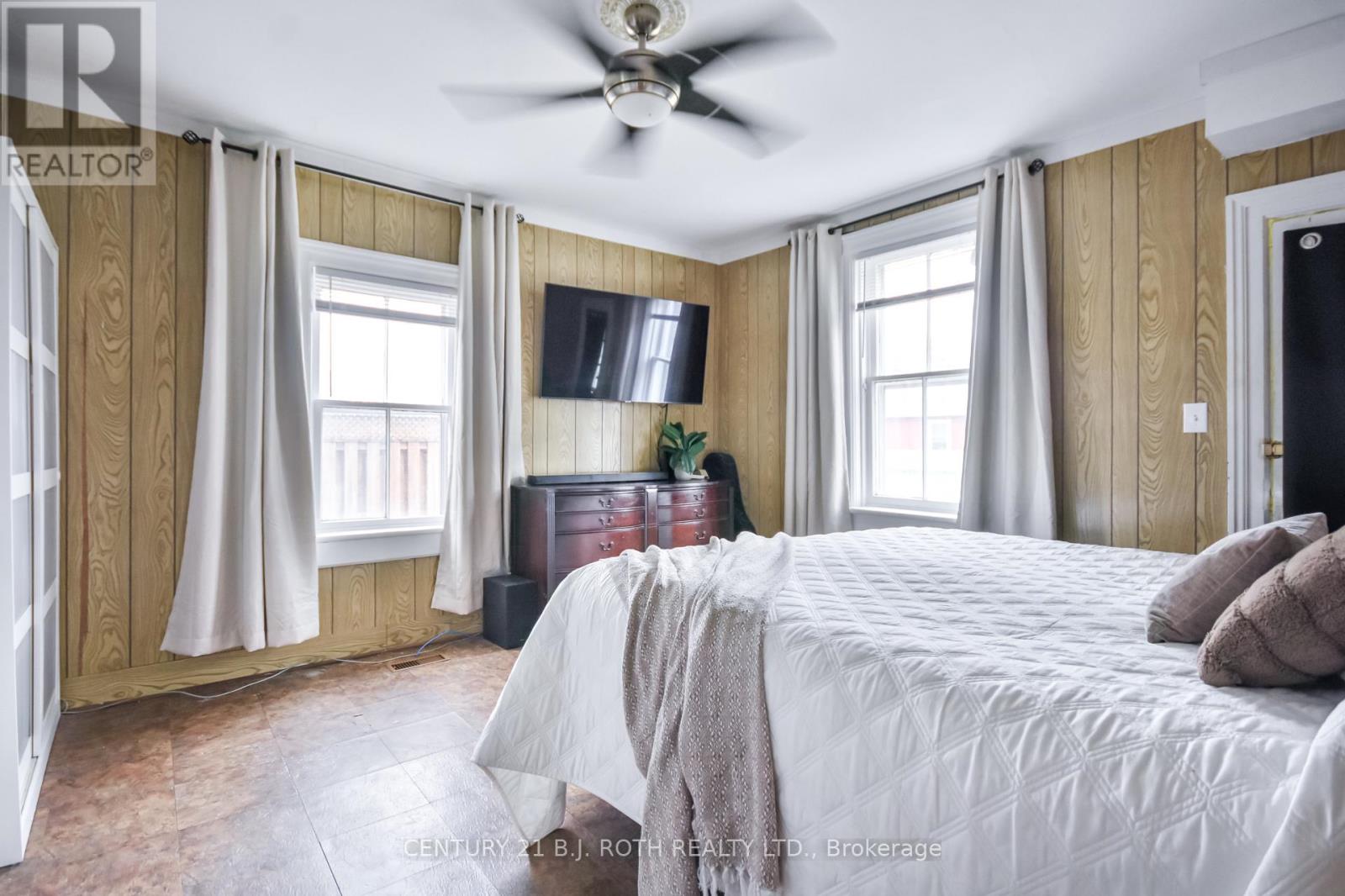 Photo 12 of 86 Henry Street, Barrie ON