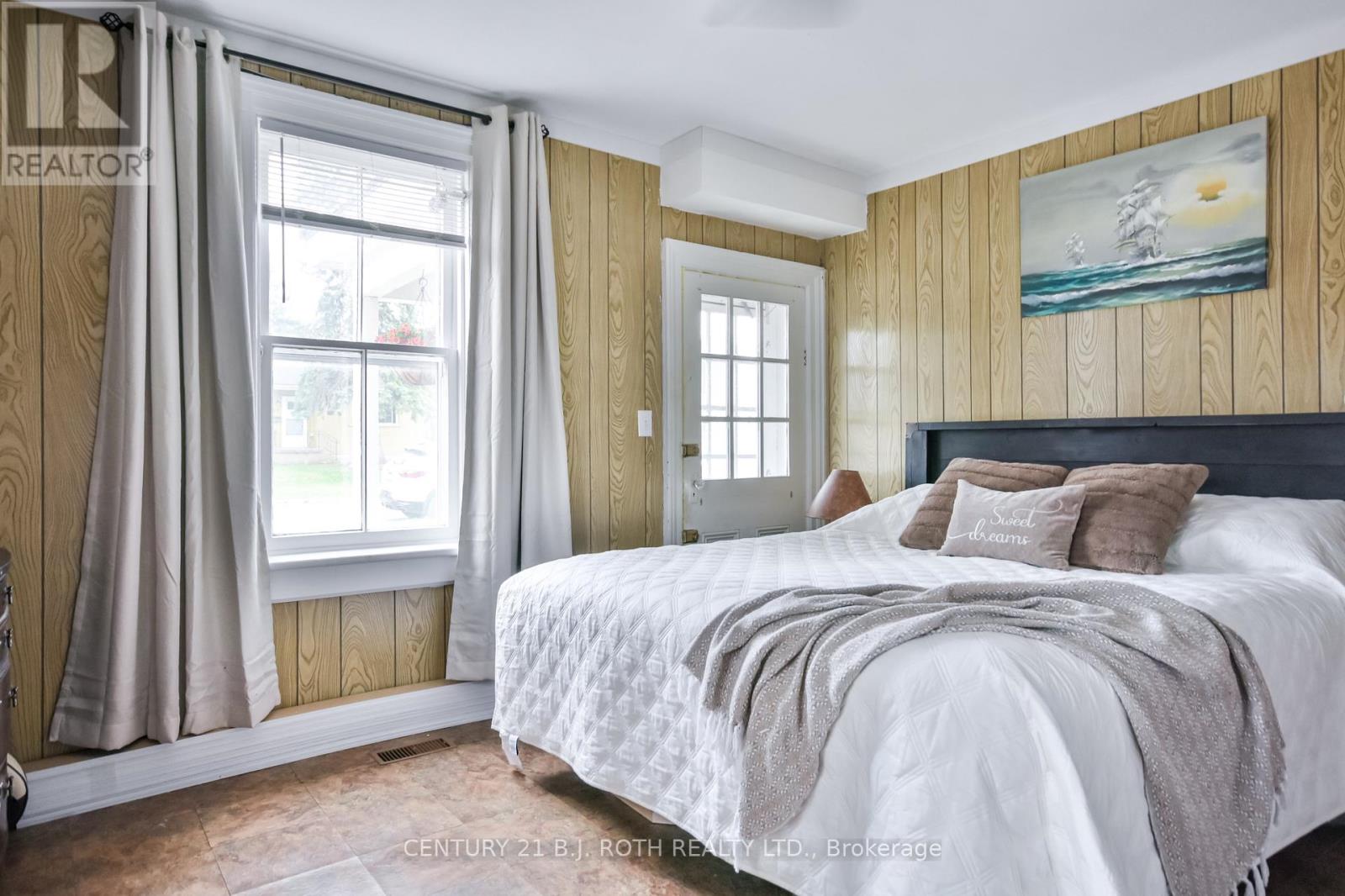 Photo 13 of 86 Henry Street, Barrie ON