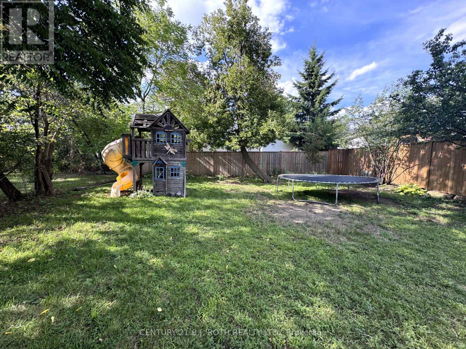Photo 28 of 86 Henry Street, Barrie ON