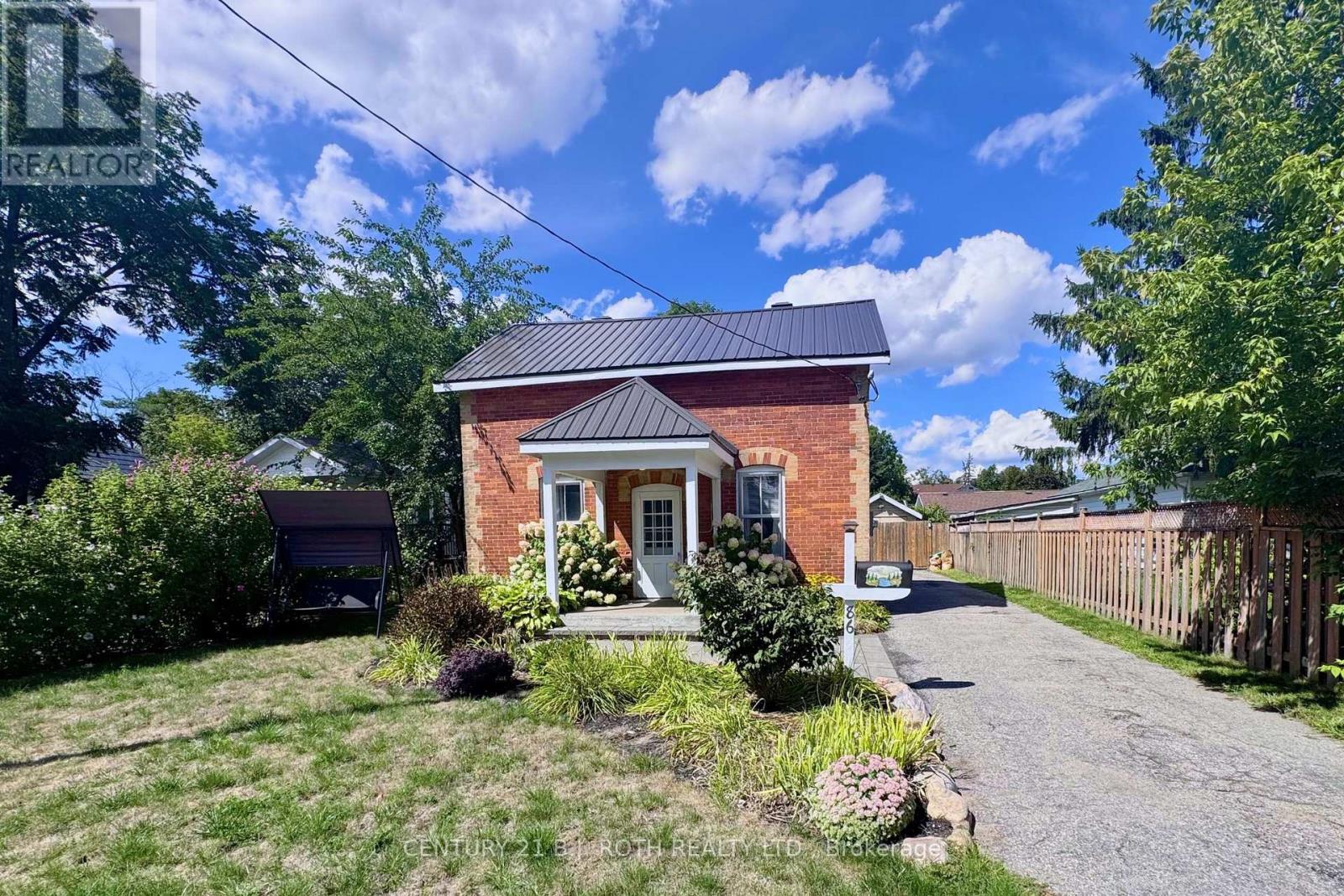 Photo 31 of 86 Henry Street, Barrie ON