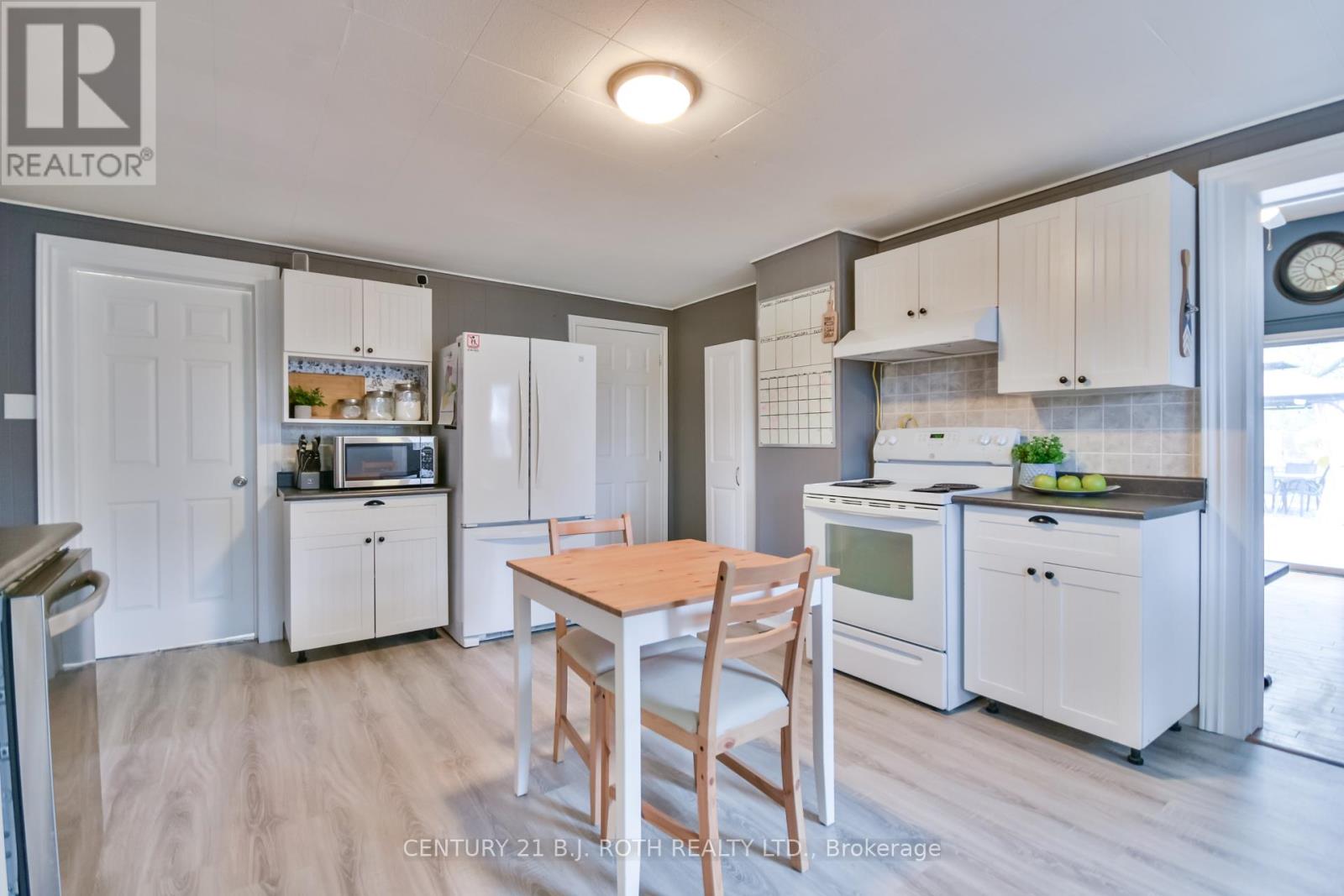 Photo 4 of 86 Henry Street, Barrie ON
