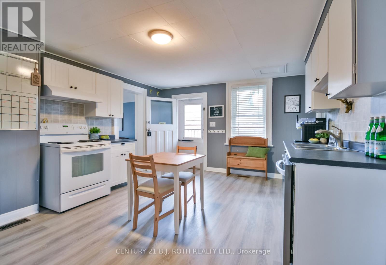 Photo 5 of 86 Henry Street, Barrie ON