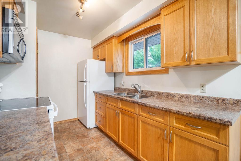 Photo 10 of 51 Glen Ave, Sault Ste Marie ON