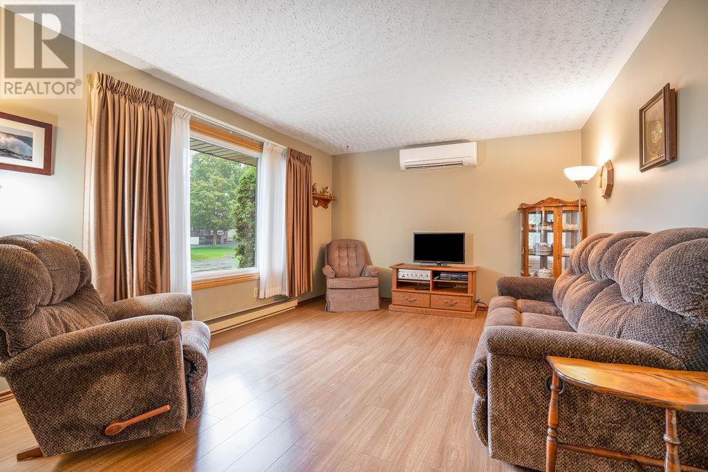 Photo 14 of 51 Glen Ave, Sault Ste Marie ON