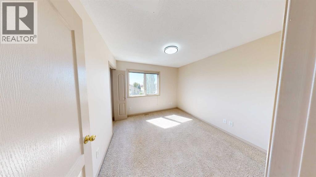 Photo 20 of 138 Southgate Boulevard S, Lethbridge AB