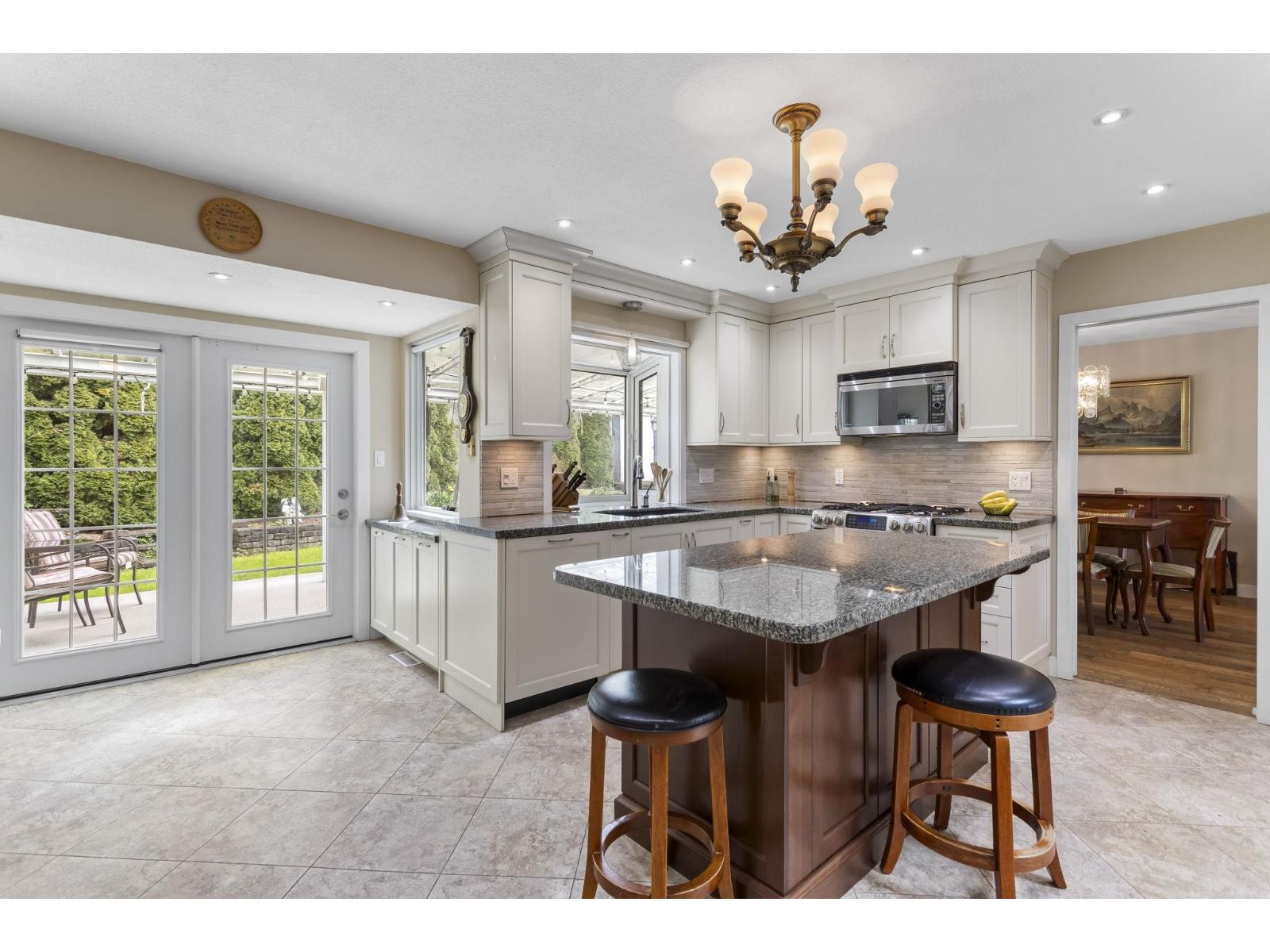 Photo 8 of 10832 Magnolia Court, Delta BC