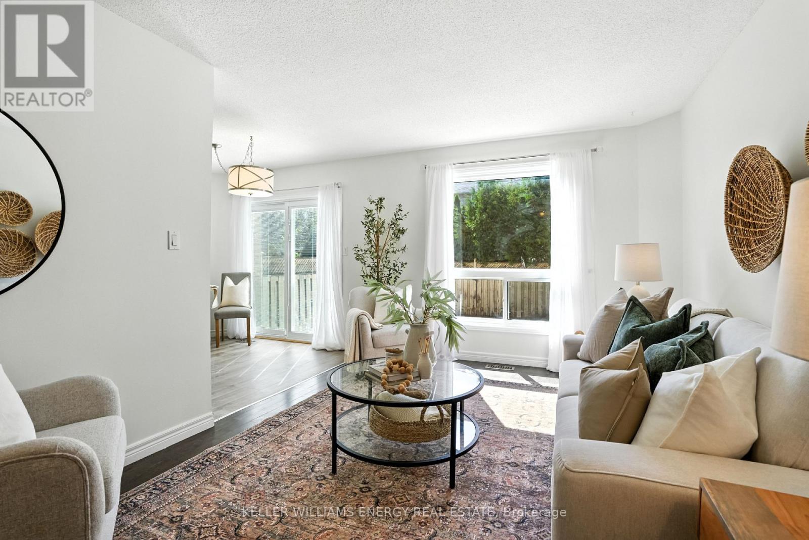 Photo 11 of 22 Short Crescent, Clarington ON