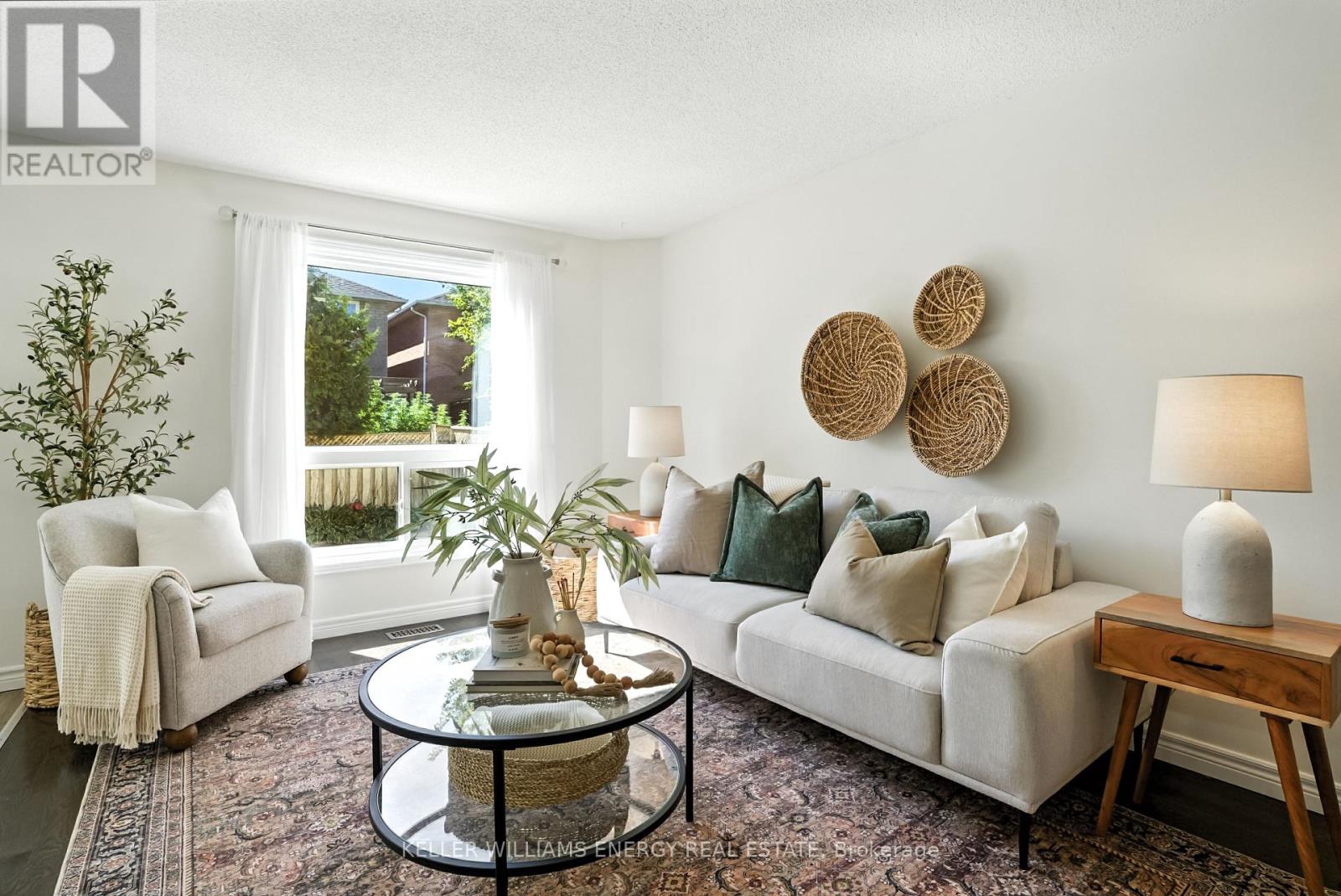 Photo 12 of 22 Short Crescent, Clarington ON