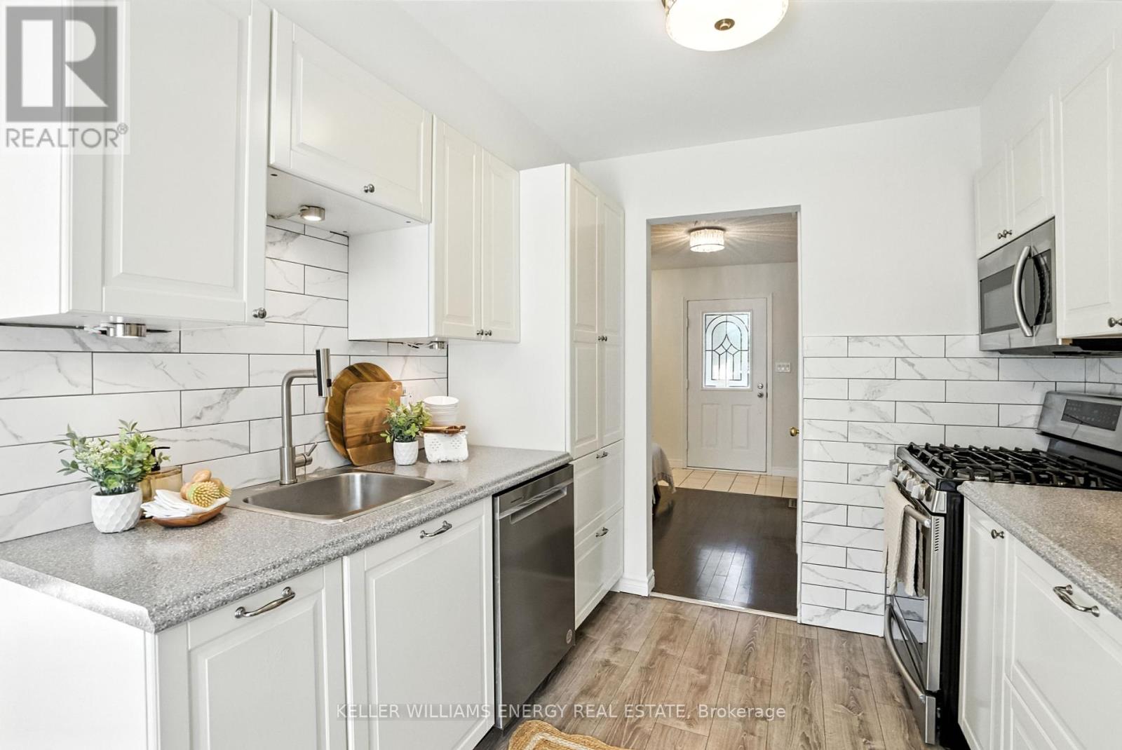 Photo 17 of 22 Short Crescent, Clarington ON