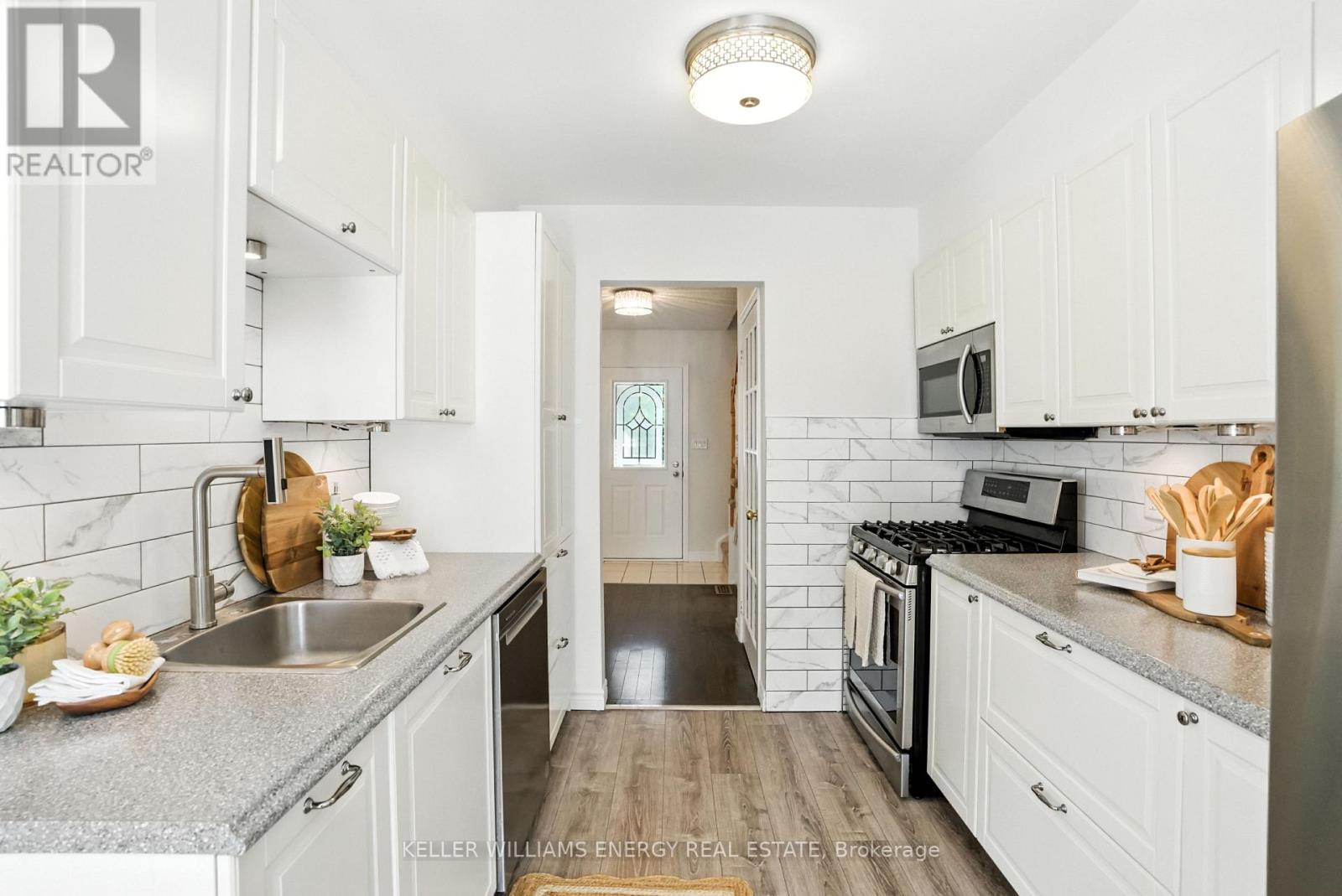 Photo 19 of 22 Short Crescent, Clarington ON