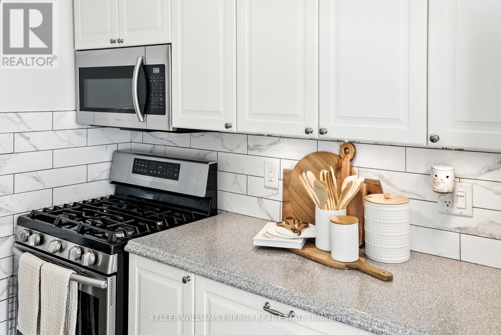 Photo 21 of 22 Short Crescent, Clarington ON