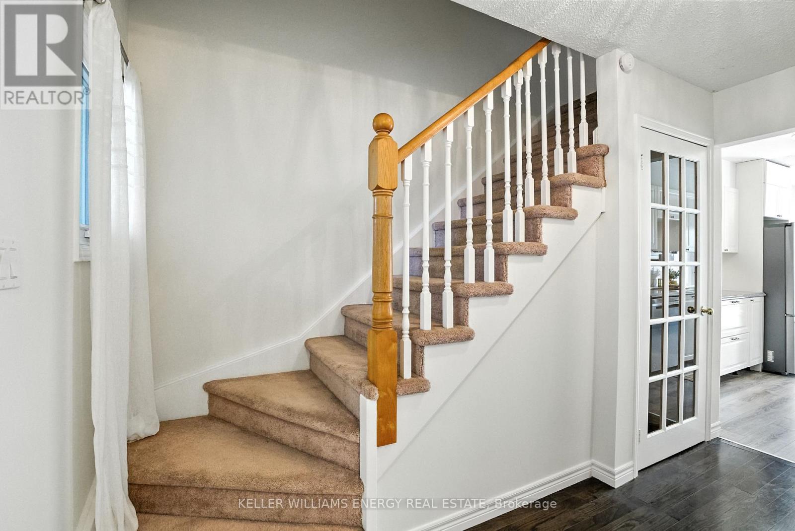 Photo 3 of 22 Short Crescent, Clarington ON