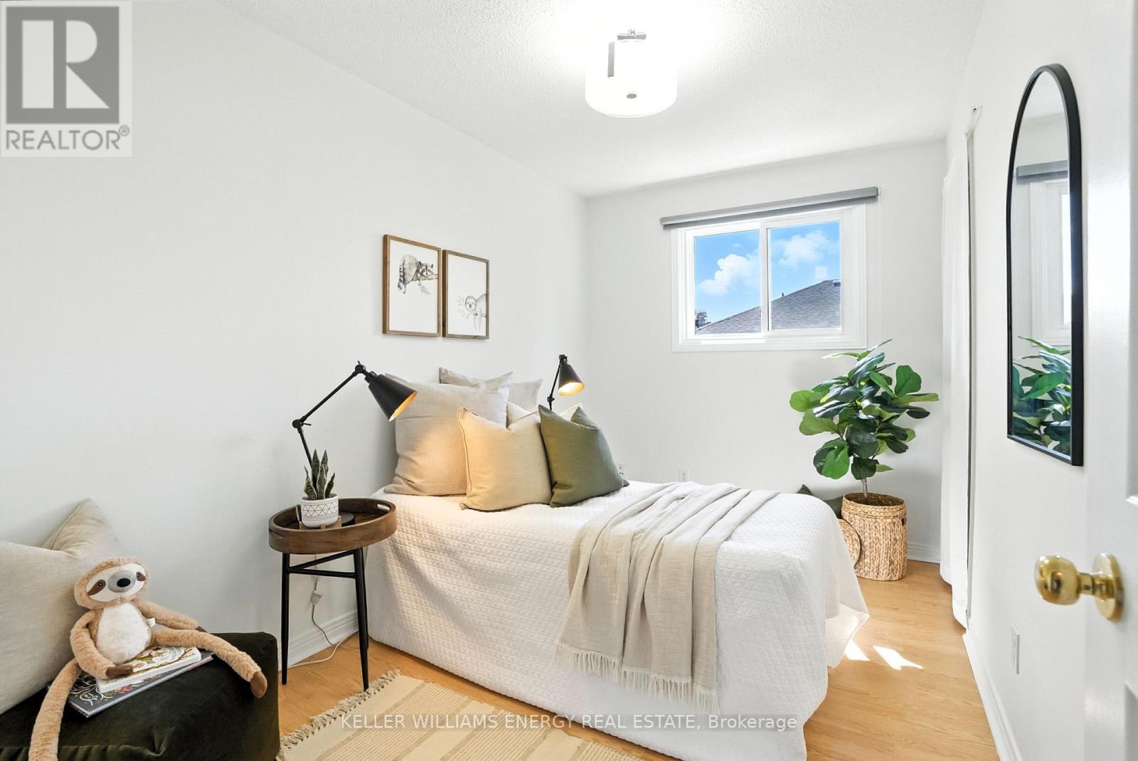 Photo 33 of 22 Short Crescent, Clarington ON