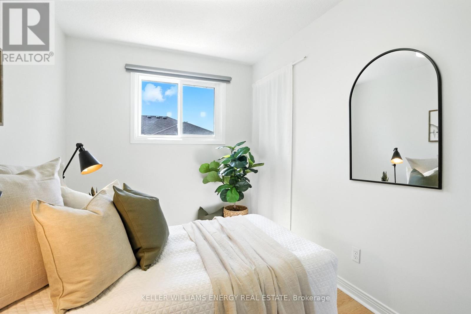 Photo 34 of 22 Short Crescent, Clarington ON