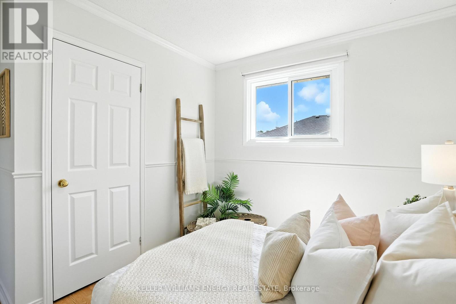 Photo 37 of 22 Short Crescent, Clarington ON