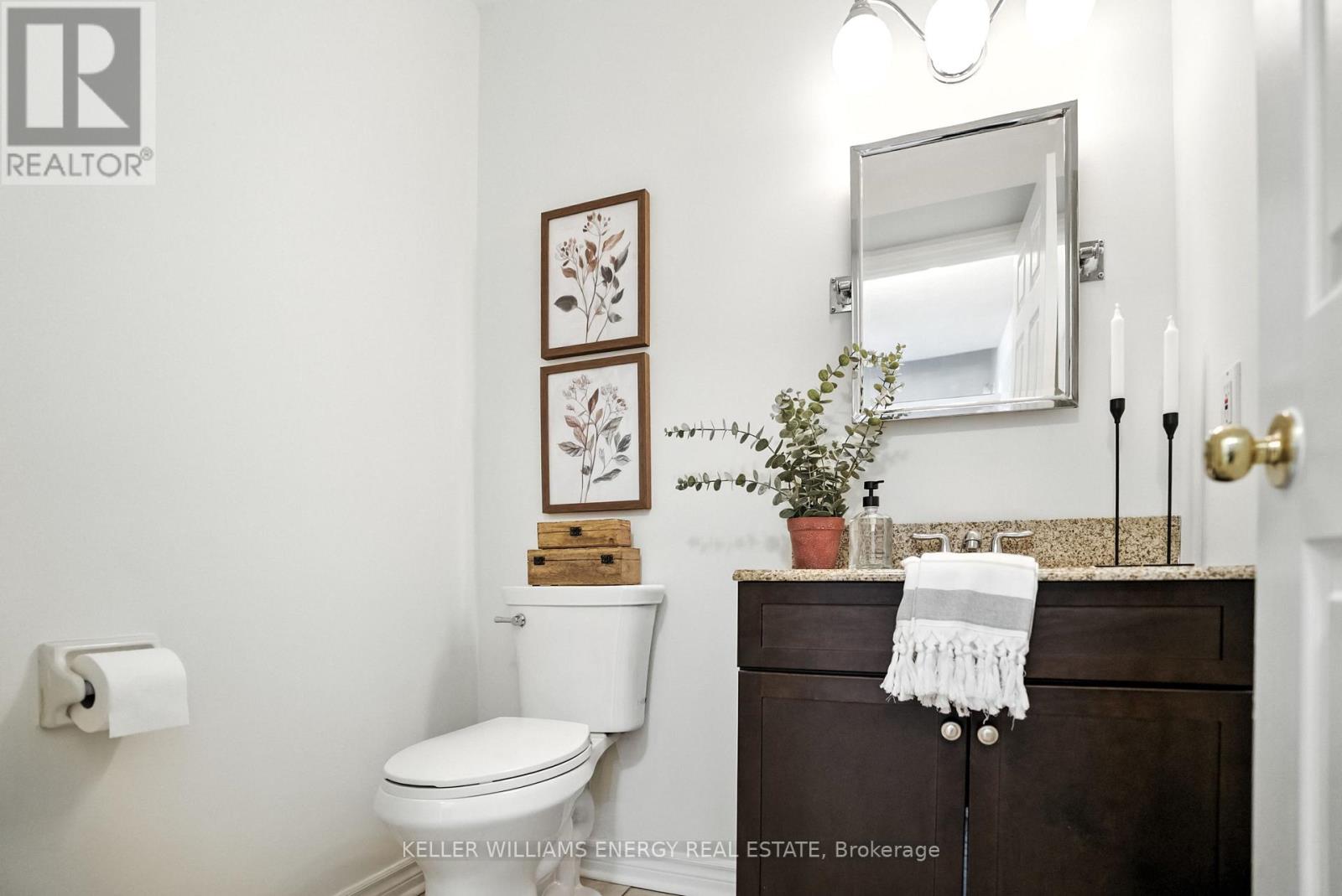 Photo 5 of 22 Short Crescent, Clarington ON