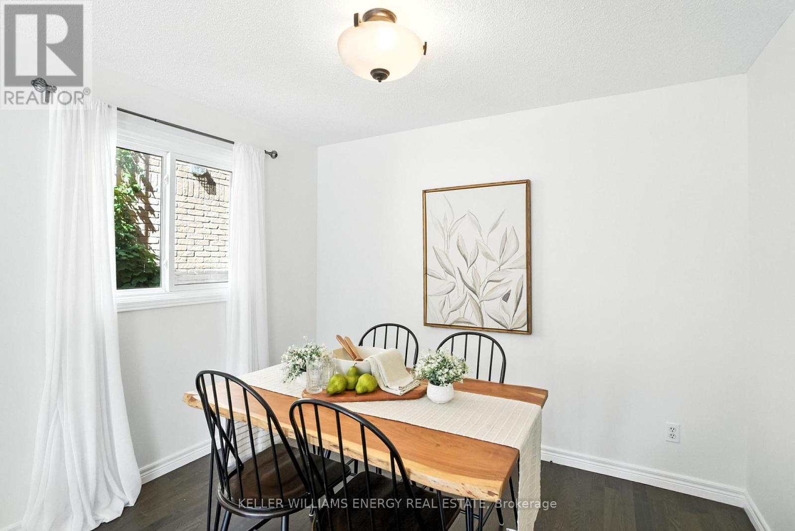 Photo 6 of 22 Short Crescent, Clarington ON