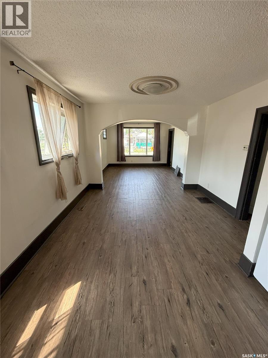 Photo 2 of 1579 Montague Street, Regina SK