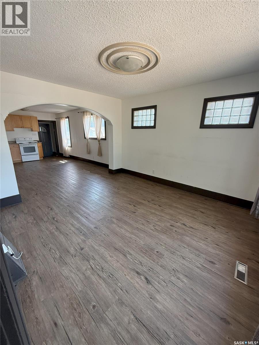 Photo 4 of 1579 Montague Street, Regina SK
