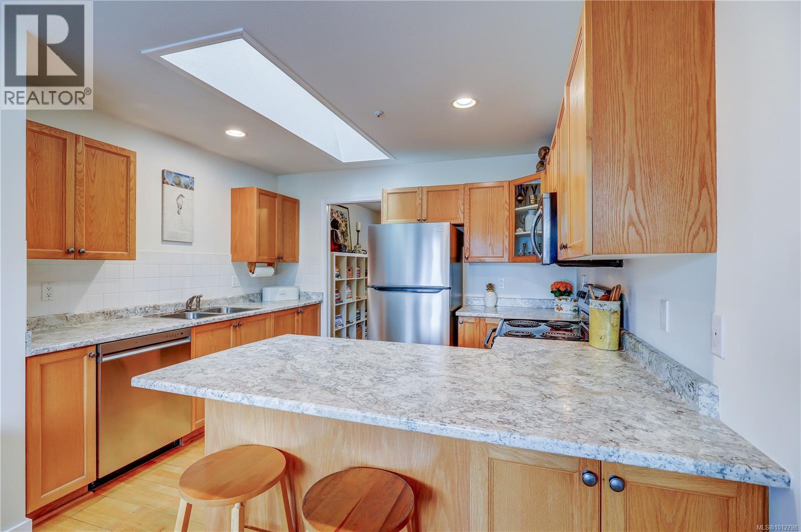 Photo 4 of 5959 Waterton Dr, Nanaimo BC