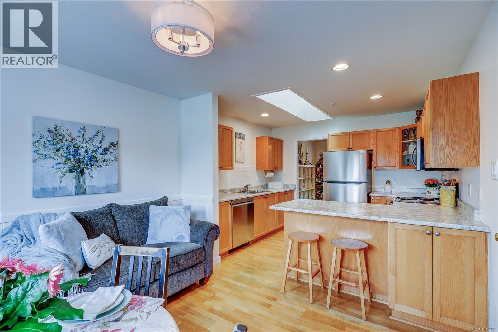 Photo 8 of 5959 Waterton Dr, Nanaimo BC