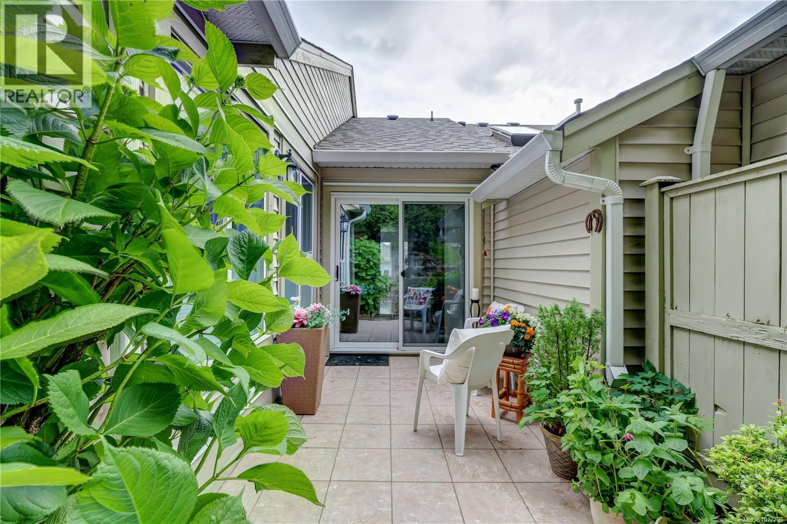 Photo 9 of 5959 Waterton Dr, Nanaimo BC