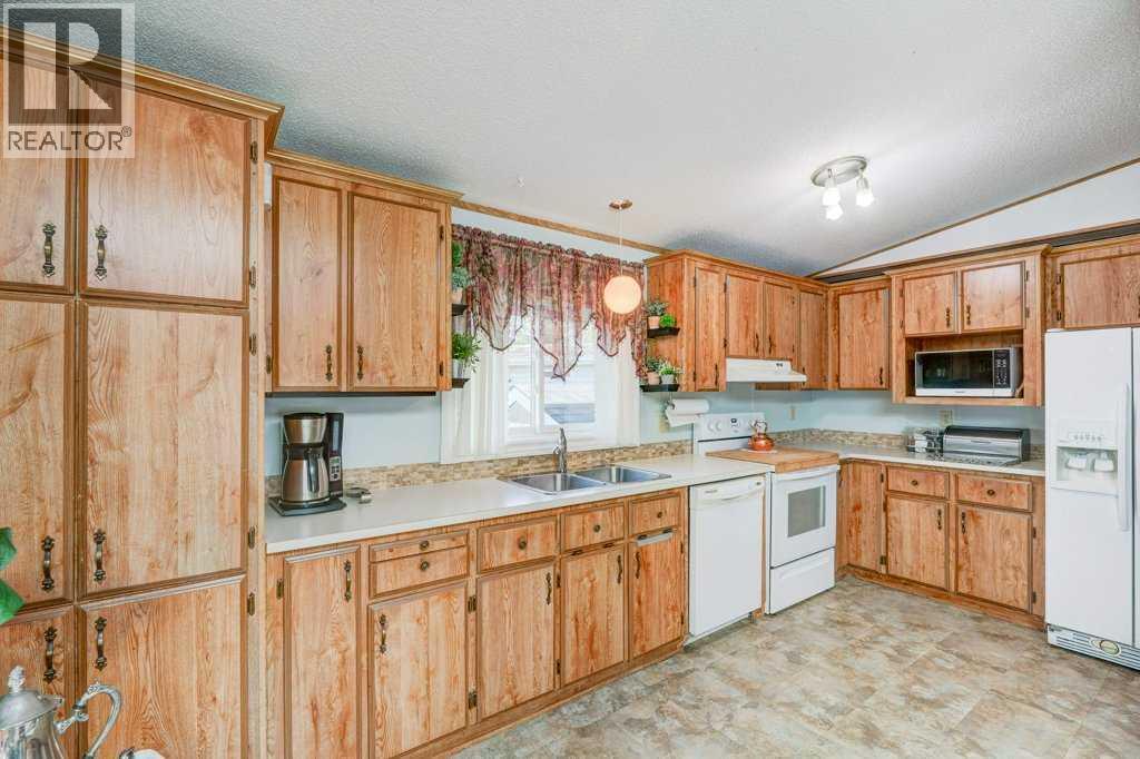 Photo 10 of 3126 Burroughs Manor Ne, Calgary AB
