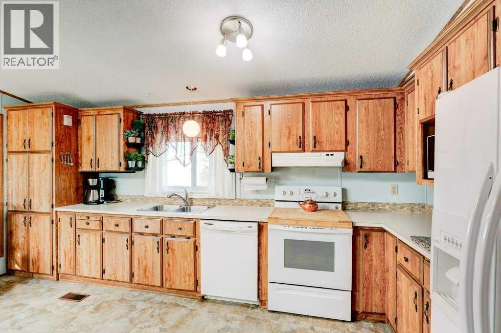 Photo 11 of 3126 Burroughs Manor Ne, Calgary AB