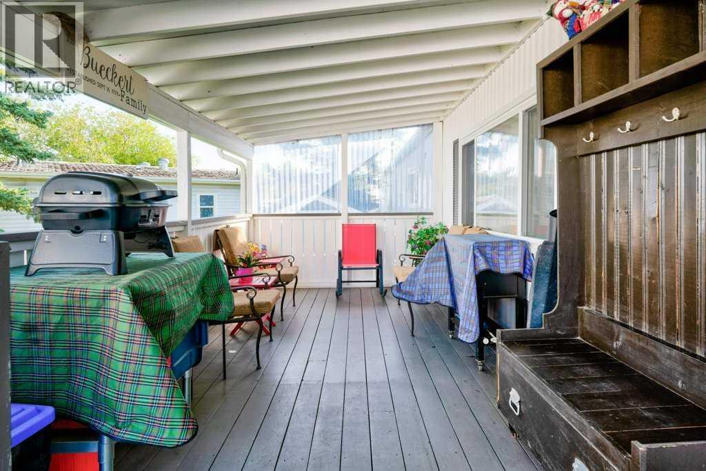 Photo 3 of 3126 Burroughs Manor Ne, Calgary AB