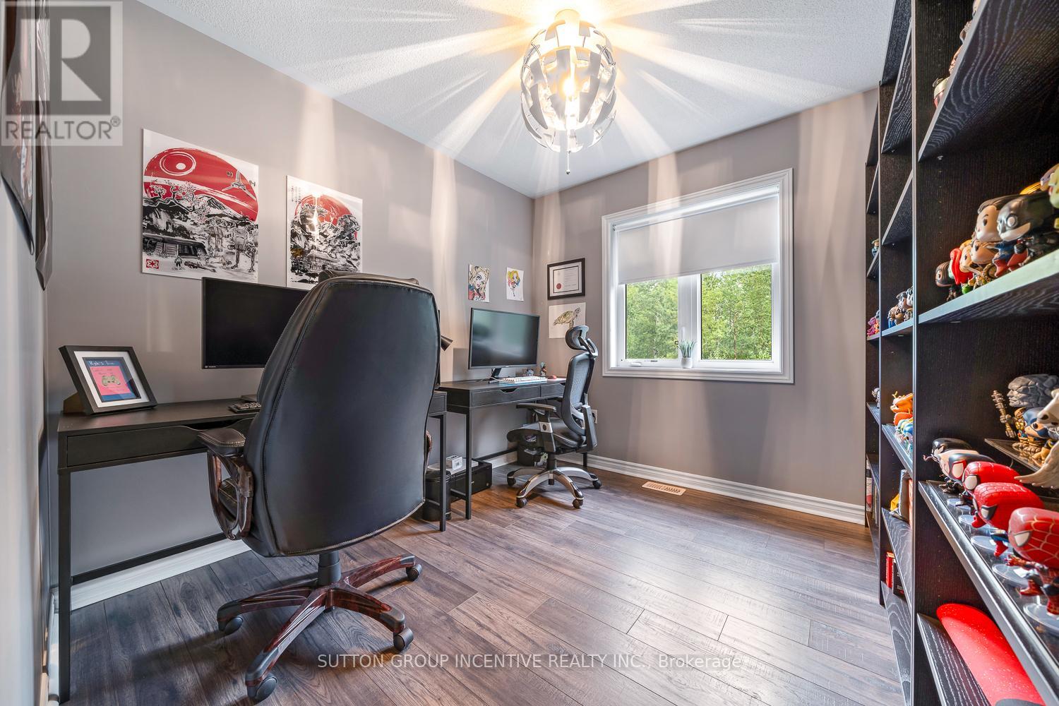 Photo 19 of 105 Collier Crescent, Essa ON