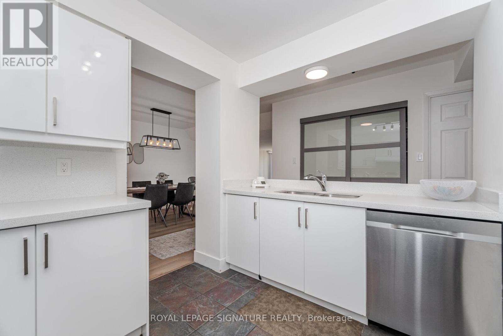 Photo 11 of 408 50 Eglinton Avenue W, Mississauga ON