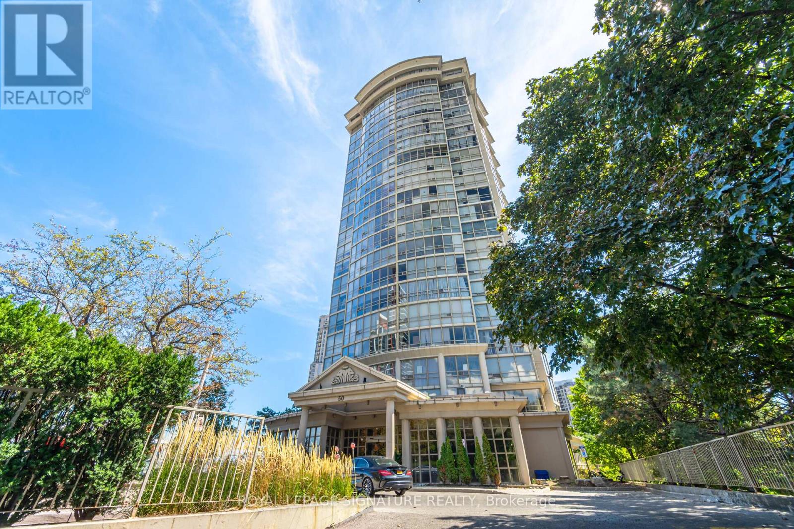 Photo 25 of 408 50 Eglinton Avenue W, Mississauga ON