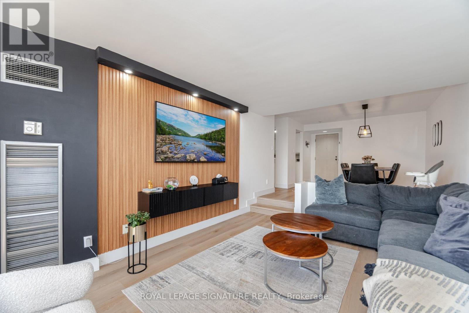 Photo 2 of 408 50 Eglinton Avenue W, Mississauga ON
