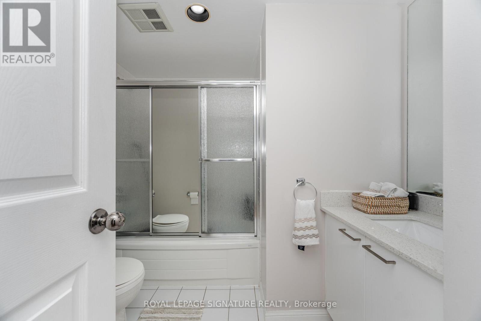 Photo 20 of 408 50 Eglinton Avenue W, Mississauga ON